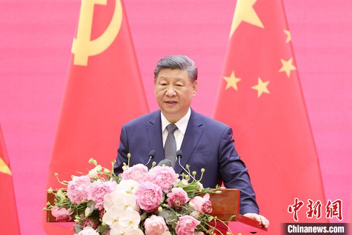 習(xí)近平同越共中央總書記蘇林、越南國家主席梁強(qiáng)共同會見中越人民大聯(lián)歡活動代表