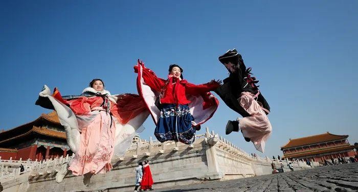 國潮俘獲“Z世代”，中國人審美旨趣向內看