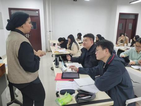 埃及青年艾小英：翻譯為“橋”文學(xué)為“媒”，讓讀者感知中國(guó)